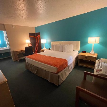 Howard Johnson By Wyndham Bakersfield Esterno foto