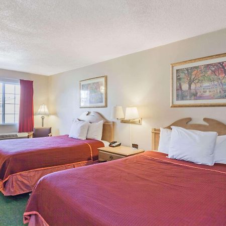 Howard Johnson By Wyndham Bakersfield Esterno foto