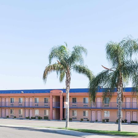 Howard Johnson By Wyndham Bakersfield Esterno foto