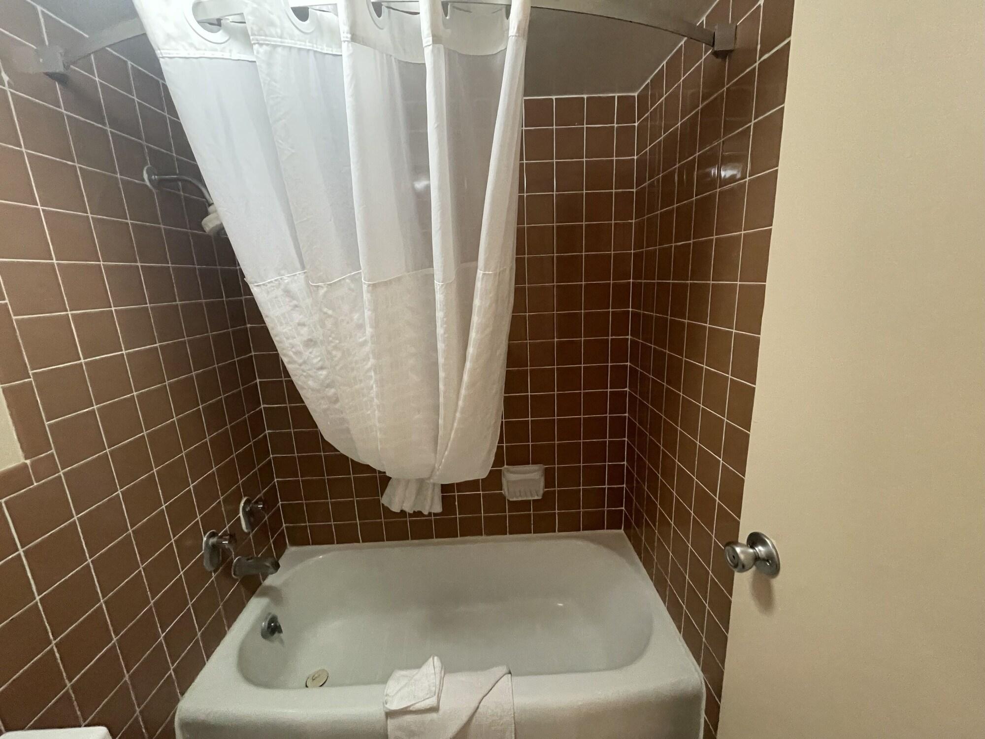 Howard Johnson By Wyndham Bakersfield Esterno foto