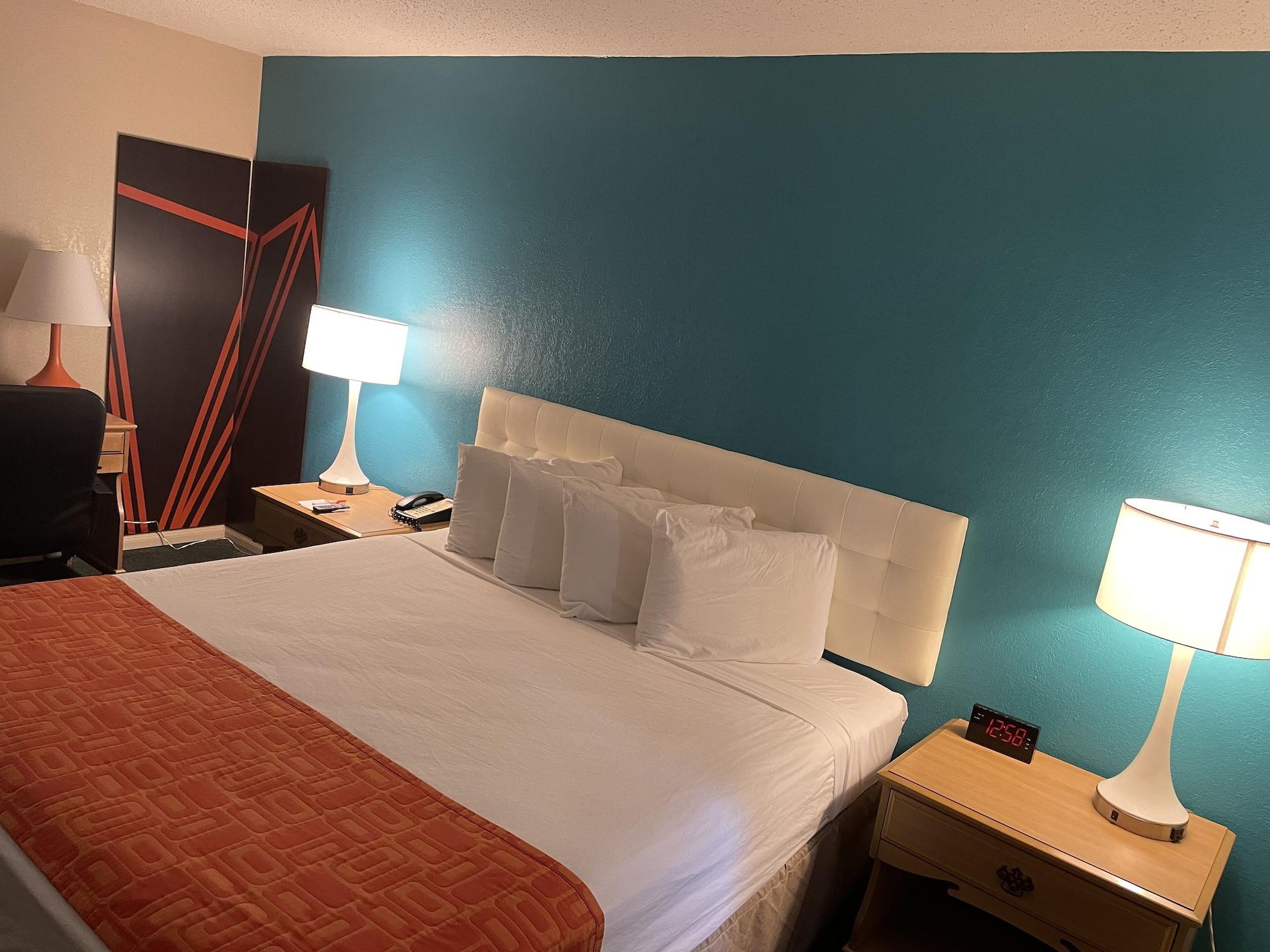 Howard Johnson By Wyndham Bakersfield Esterno foto