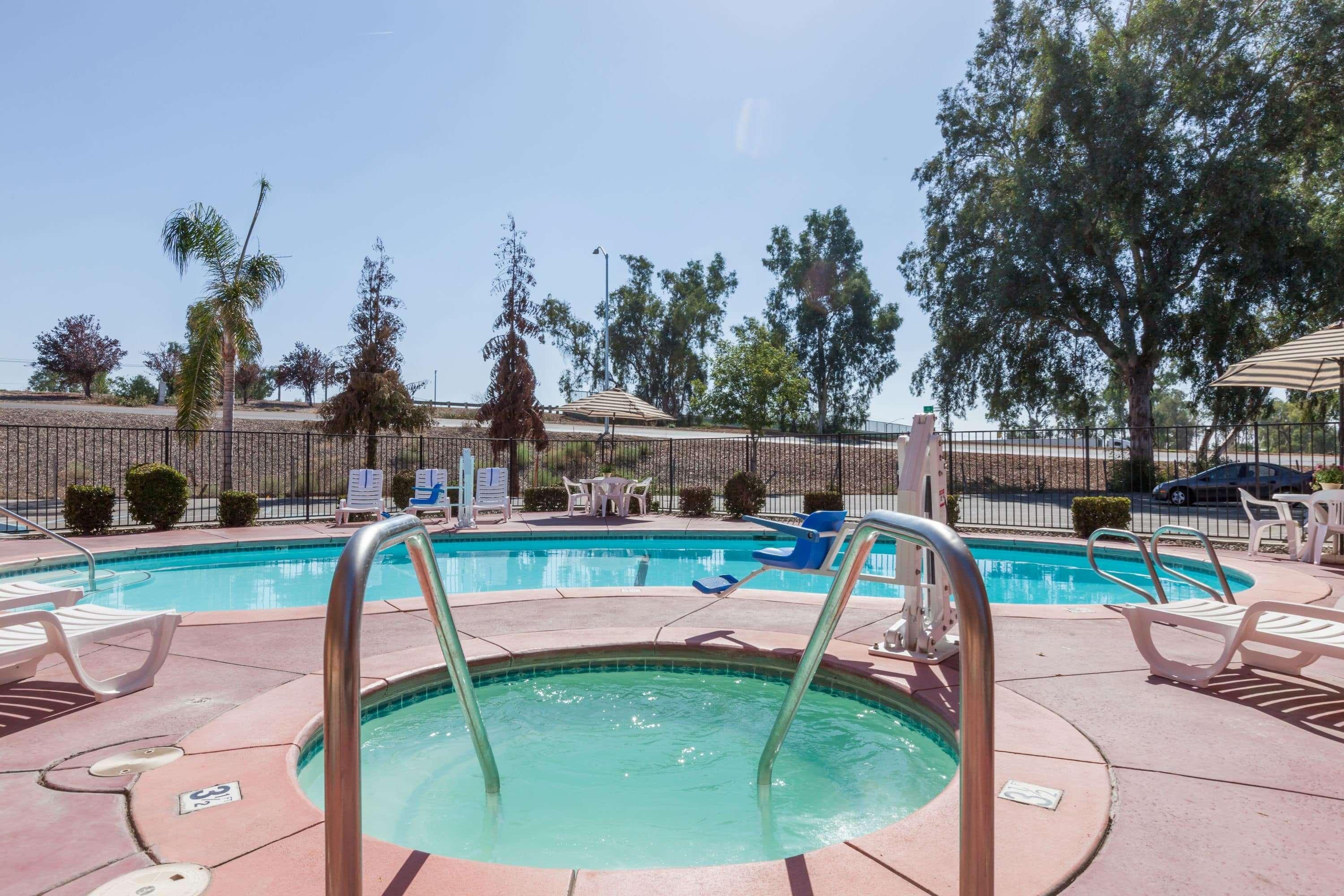 Howard Johnson By Wyndham Bakersfield Esterno foto